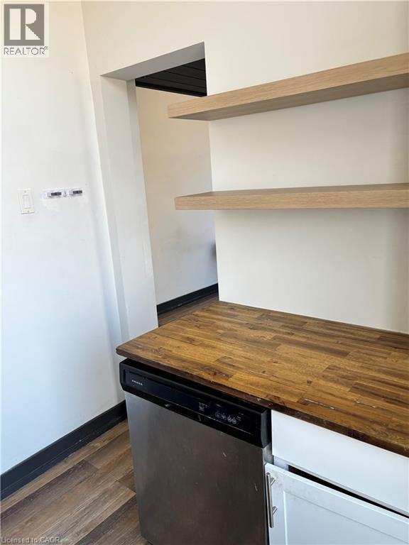 Building Photo - 123 MacNab St S