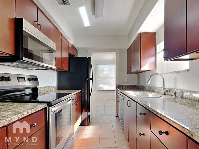 Building Photo - 6822 Oakdale Dr