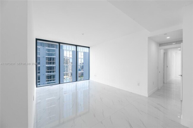 Foto del edificio - 700 NE 24th St