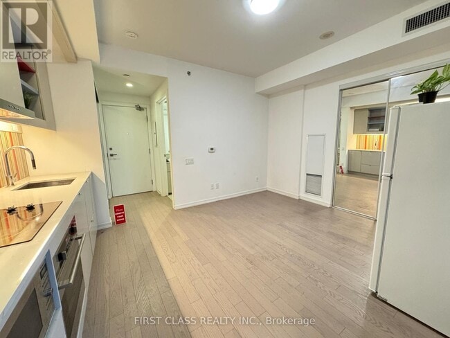 Building Photo - 101 Peter St