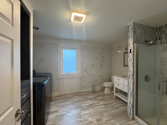 Building Photo - 7281 Meadowlawn Dr