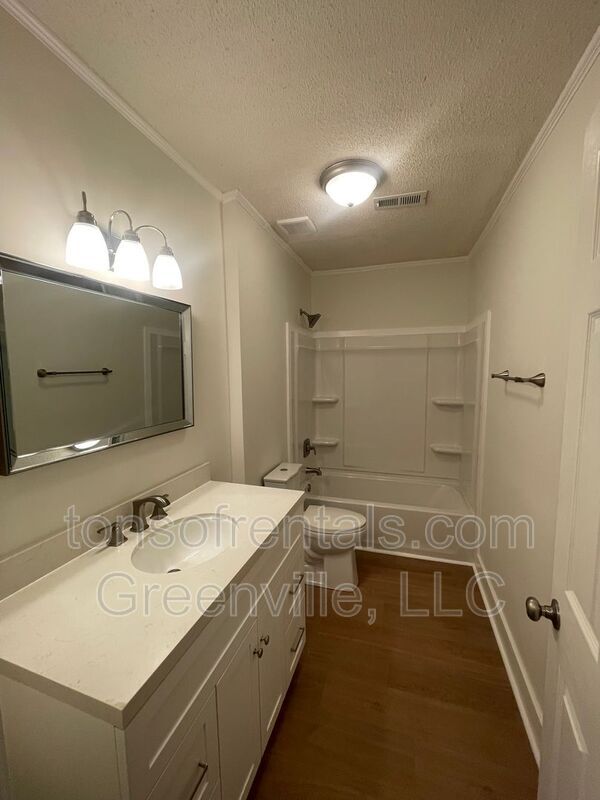 Foto del edificio - 521 W Robinson St