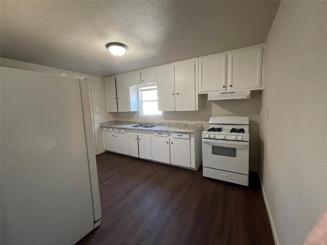 Building Photo - 5032 Panola Ave
