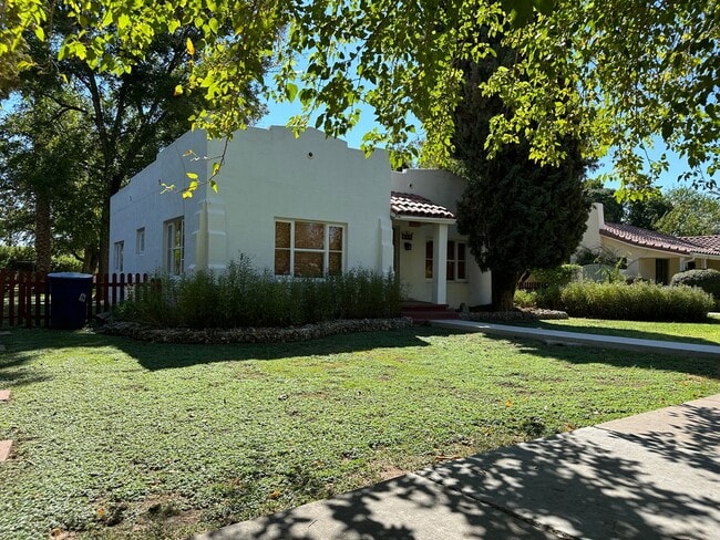 Photo - 1115 S Maple Ave House