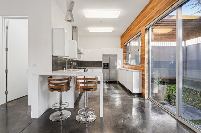 Foto del edificio - 3425 Louise St