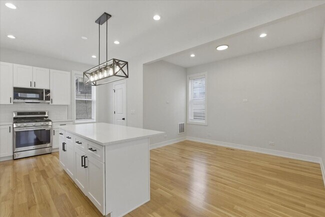 Foto del edificio - 858 N Paulina St
