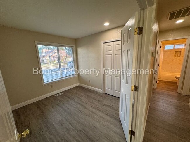 Foto del edificio - 426 Springview Ct