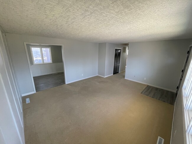 Building Photo - 1740 SW Fairmont Rd