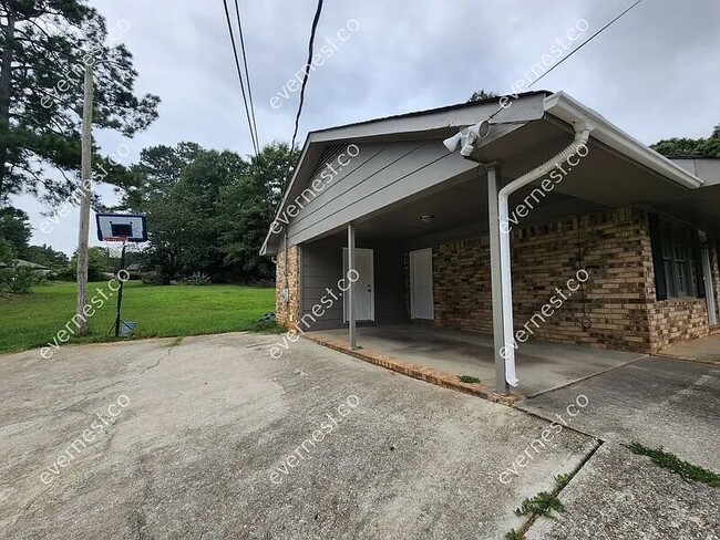 Building Photo - 10235 Waterford Rd NE