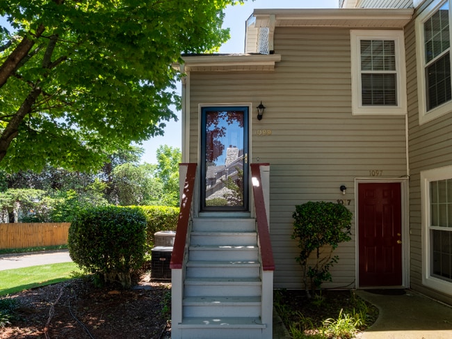 Building Photo - 1099 Stones Throw Dr NW