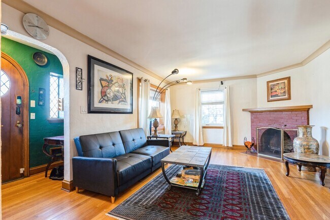 Building Photo - 139 Edgemont Pl