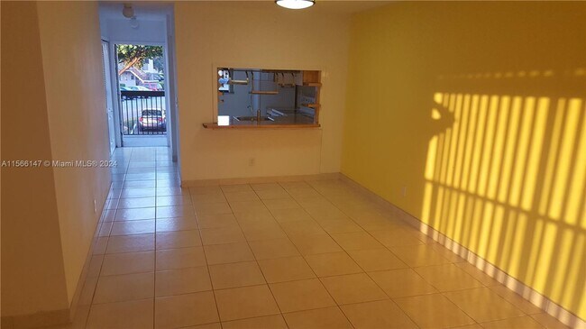 Foto del edificio - 988 NW 104th Avenue 206, Pembroke Pines, F...