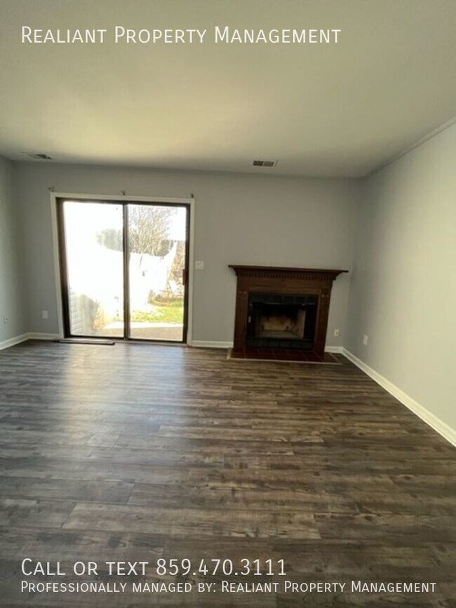 Building Photo - 2 bed, 1.5 bath all electric townhome loca...