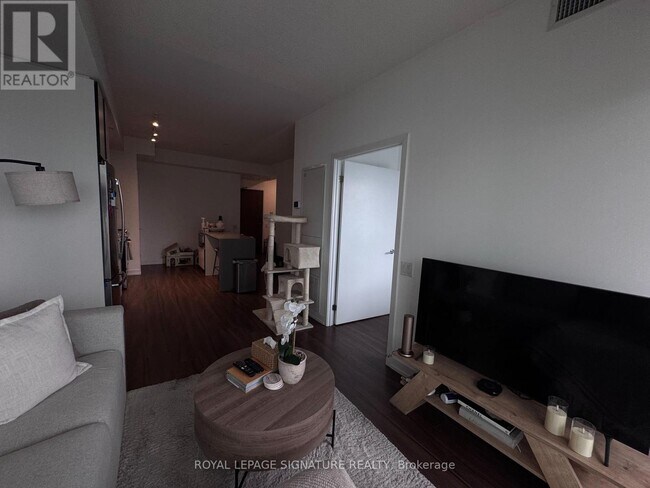 Photo du bâtiment - 4065 Confederation Pkwy