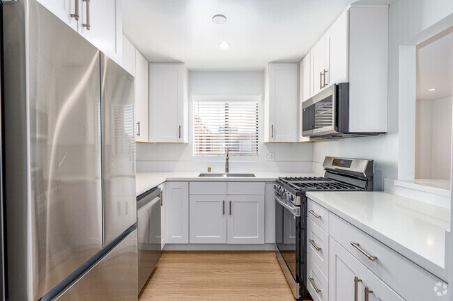 1 habitación, 1 baño - 750 pies cuadrados - Cocina - 800 Orange Grove Ave