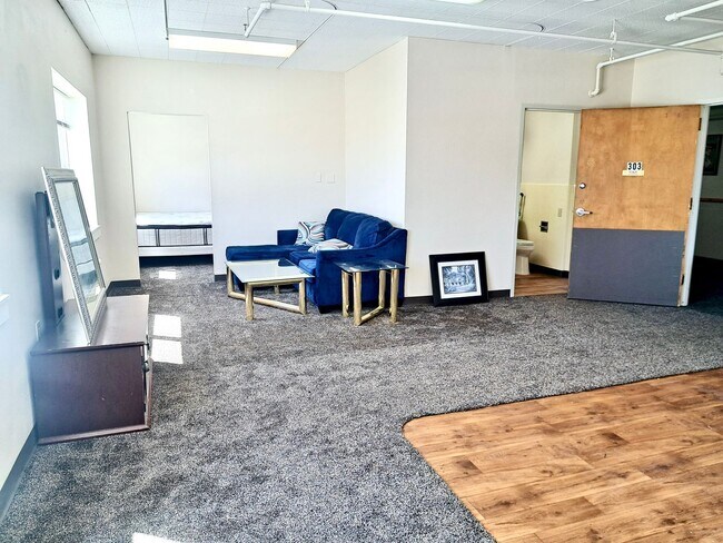 Foto del edificio - Rare and Limited 2BR/2BA Efficiency Room – All Utilities & Wi-Fi Included!