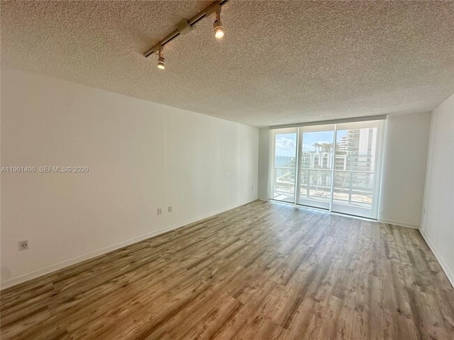 Foto del edificio - 1155 Brickell Bay Dr