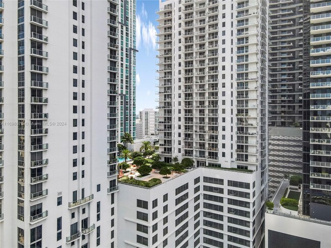 Foto del edificio - 1050 Brickell Ave