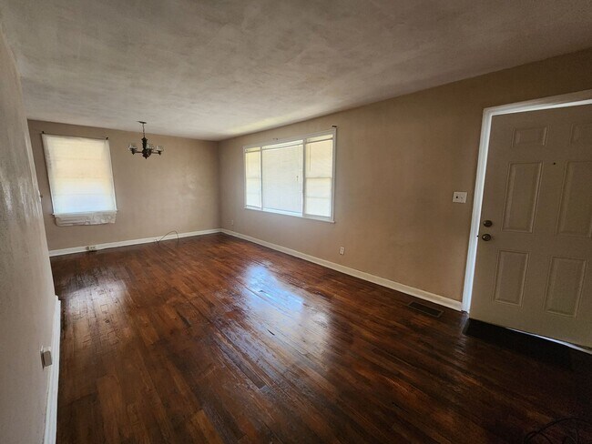 Foto del edificio - 3 Bedroom 1 Bath home in Midtown Columbus