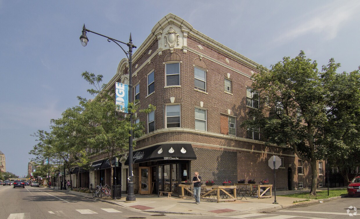 Primary Photo - 6351 N Lakewood Ave