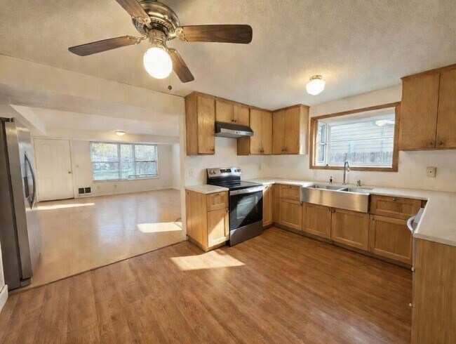 Foto del edificio - Charming 3 Bedroom Aloha Outdoor Oasis with Two Car Garage