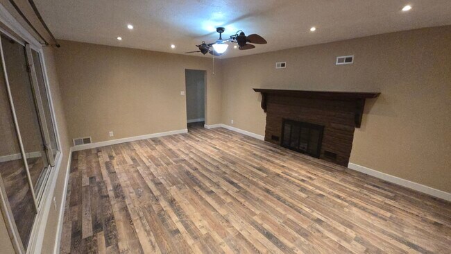 Foto del edificio - 201 Mcleansboro St