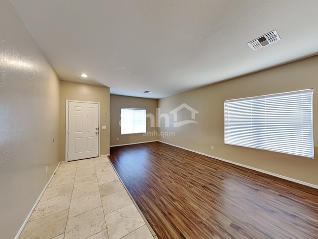 Building Photo - 1265 E Clifton Ave