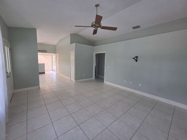 Building Photo - "Charming 2-Bed, 2-Bath North Port Retreat with Gleaming Hardwood Floors!"