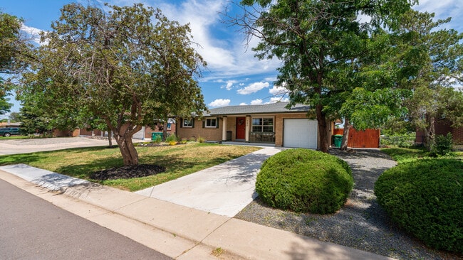 Building Photo - 480 Troy St