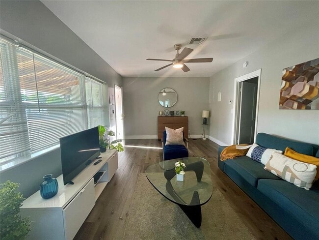 Foto del edificio - 832 NE 17th Ave