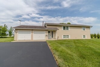 Building Photo - 284 Astro Dr