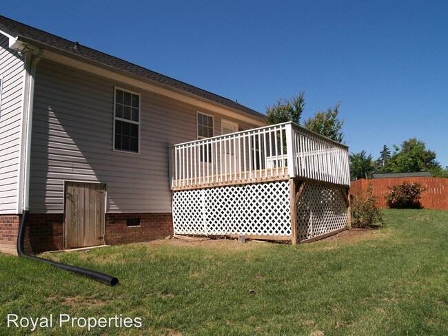 Building Photo - 847 Saint Andrews Pl
