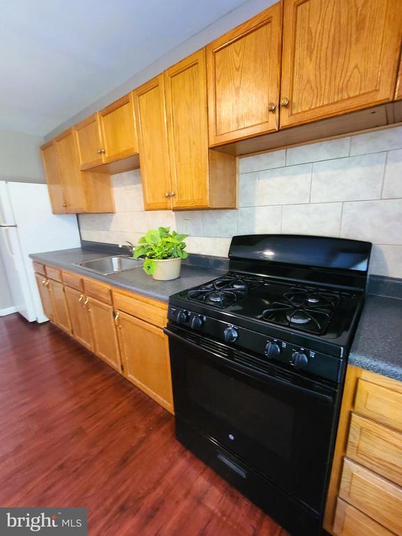 Foto del edificio - 8401 Pioneer Dr