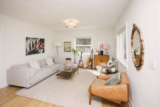 Building Photo - One of a kind house with on-site laundry, ...