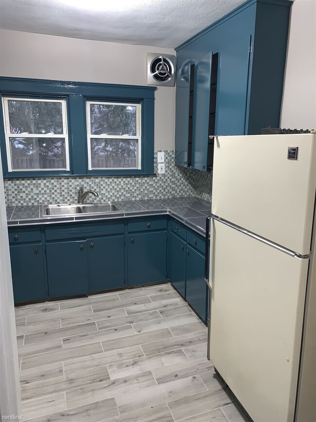 Building Photo - 3 br, 2.5 bath House - 22232 Tenny St