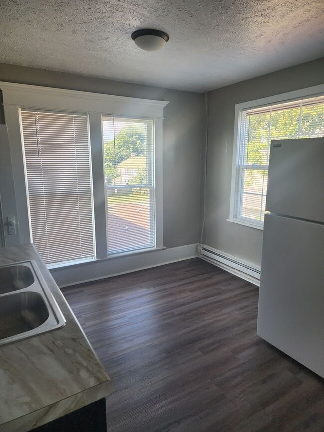 Building Photo - 1-01-1/2 11th St