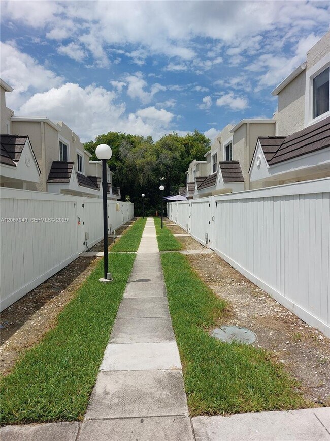 Foto del edificio - 6835 SW 45th Ln