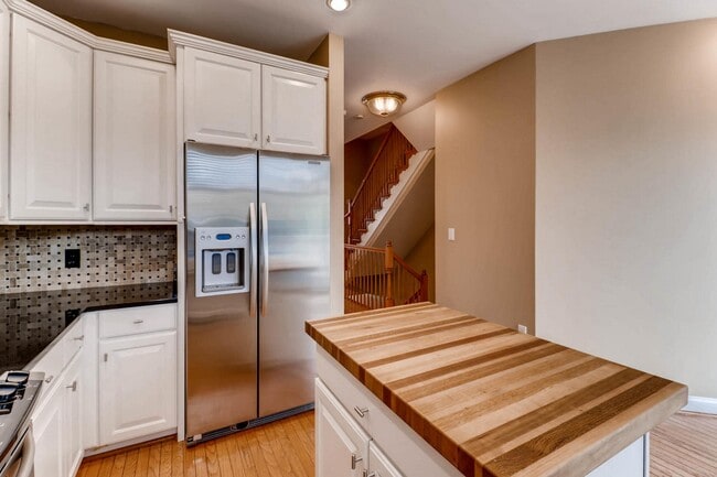 Building Photo - 1290 Harbor Island Walk