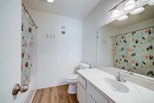Building Photo - 7350 Kirby Dr