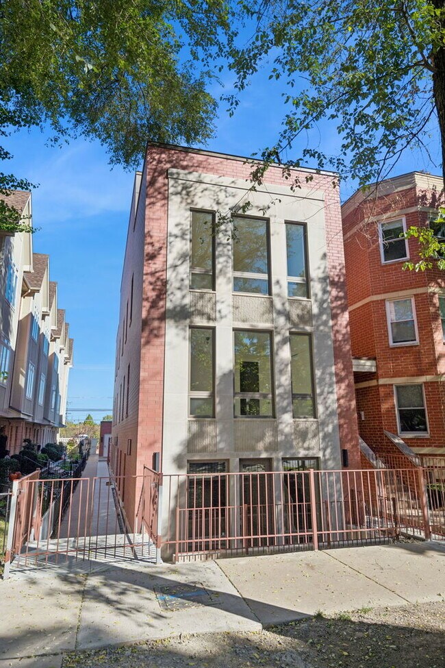 Foto del edificio - 2323 N Lister Ave