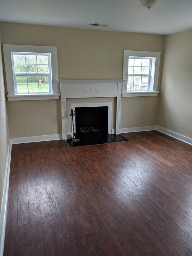 Foto del edificio - 3 Bed, 1 Bath - East Nashville Gem, Walking Distance to The Pharmacy