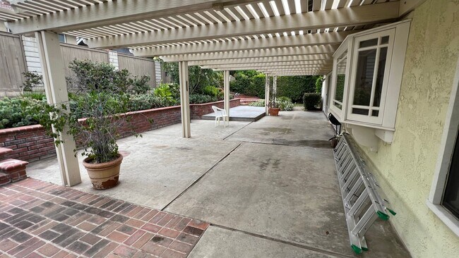 Foto del edificio - Wonderful 4 Bedroom 3 Bathroom Villa Park ...