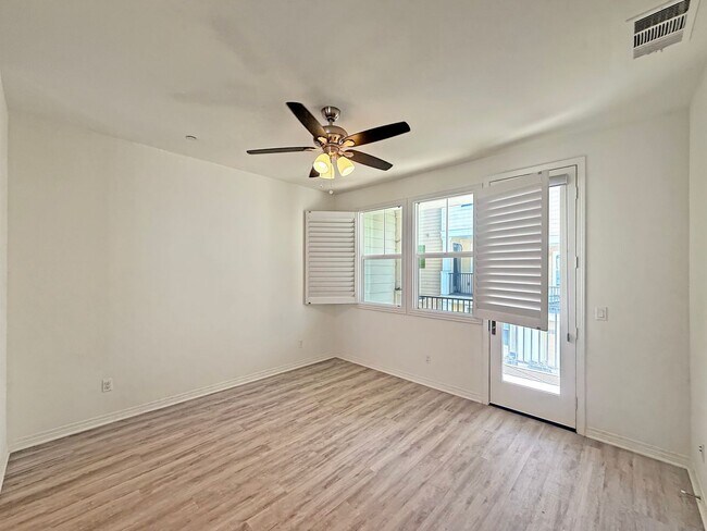 Foto del edificio - Bright & Inviting 2BR/2.5BA Townhome Near ...