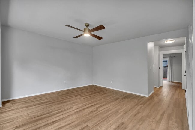 Building Photo - Peaceful Corner Townhome in the Heart of Sumner