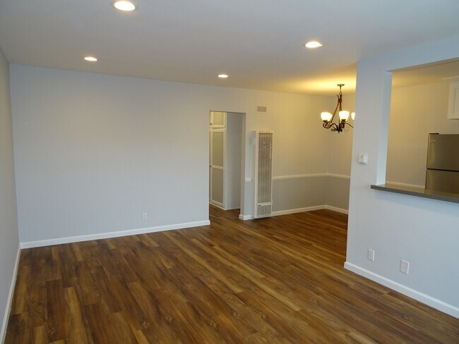 Building Photo - 624 N Hayworth Ave