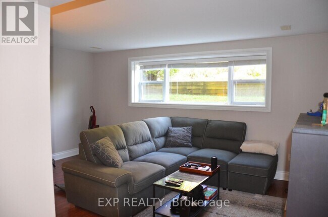 Building Photo - 42 Lavergne St