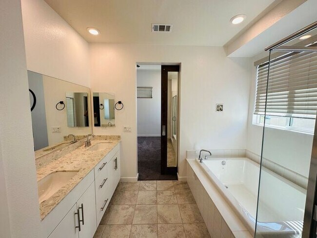 Foto del edificio - Modern Otay Ranch Home with Spacious Floor Plan & Community Amenities