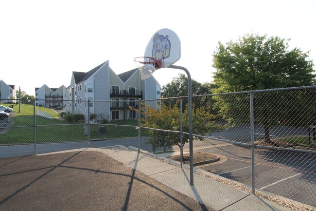 Building Photo - 1336I Hunters Road