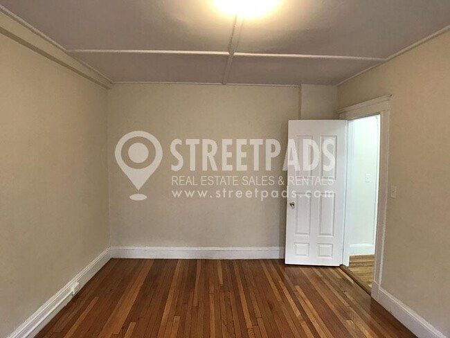 Building Photo - bedroom in Boston MA 02215