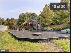 Building Photo - 3227 Sayre Dr